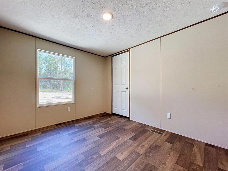 На продажу: $199,900 (3 спален, 2 ванн, 2016 Квадратных фут)