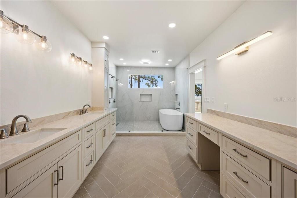 En Venta: $3,790,000 (6 camas, 5 baños, 4859 Pies cuadrados)