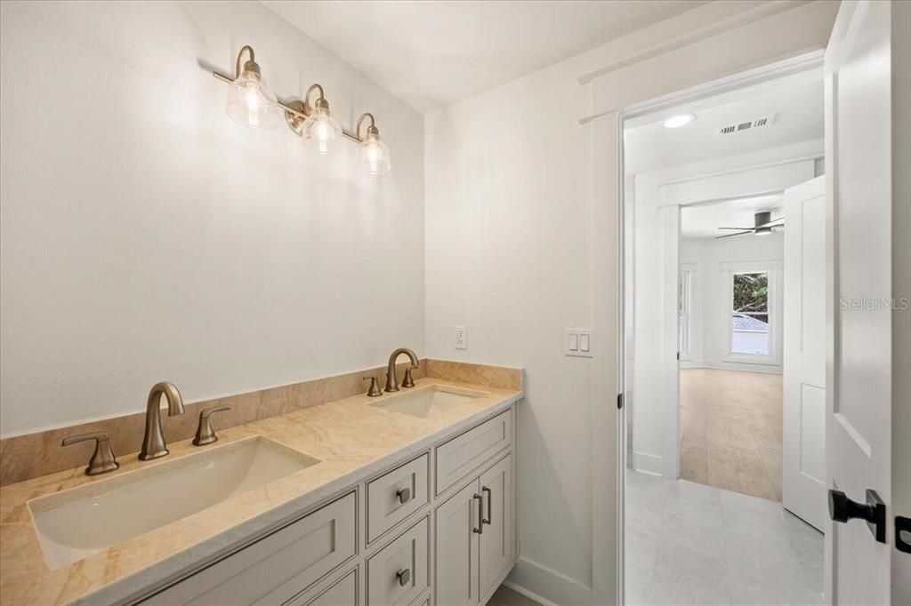 En Venta: $3,790,000 (6 camas, 5 baños, 4859 Pies cuadrados)