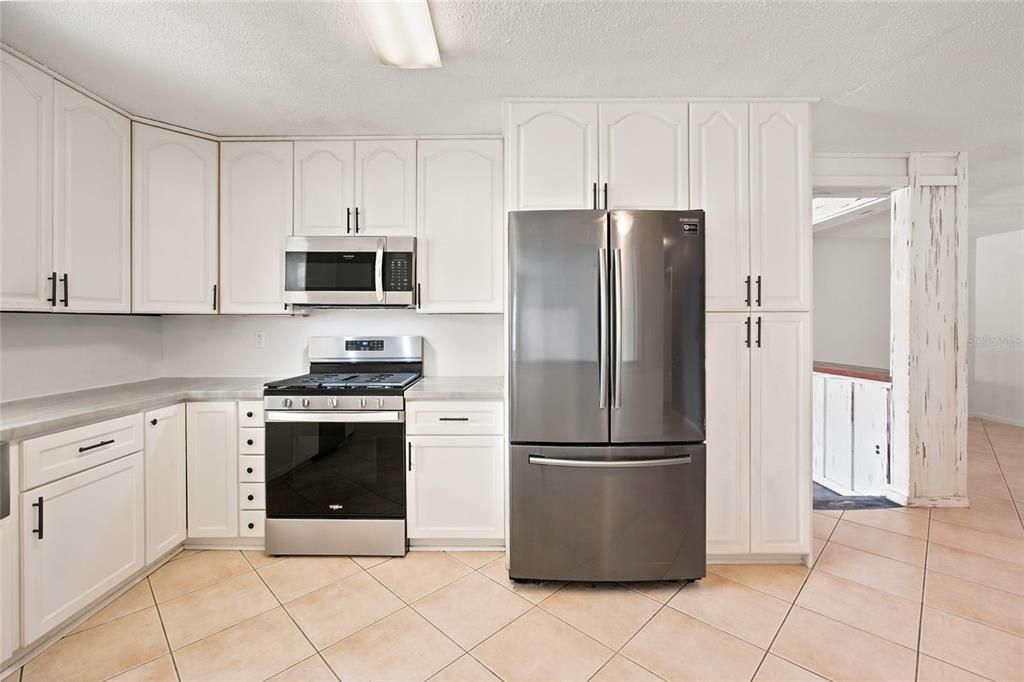 For Sale: $314,900 (3 beds, 2 baths, 2026 Square Feet)