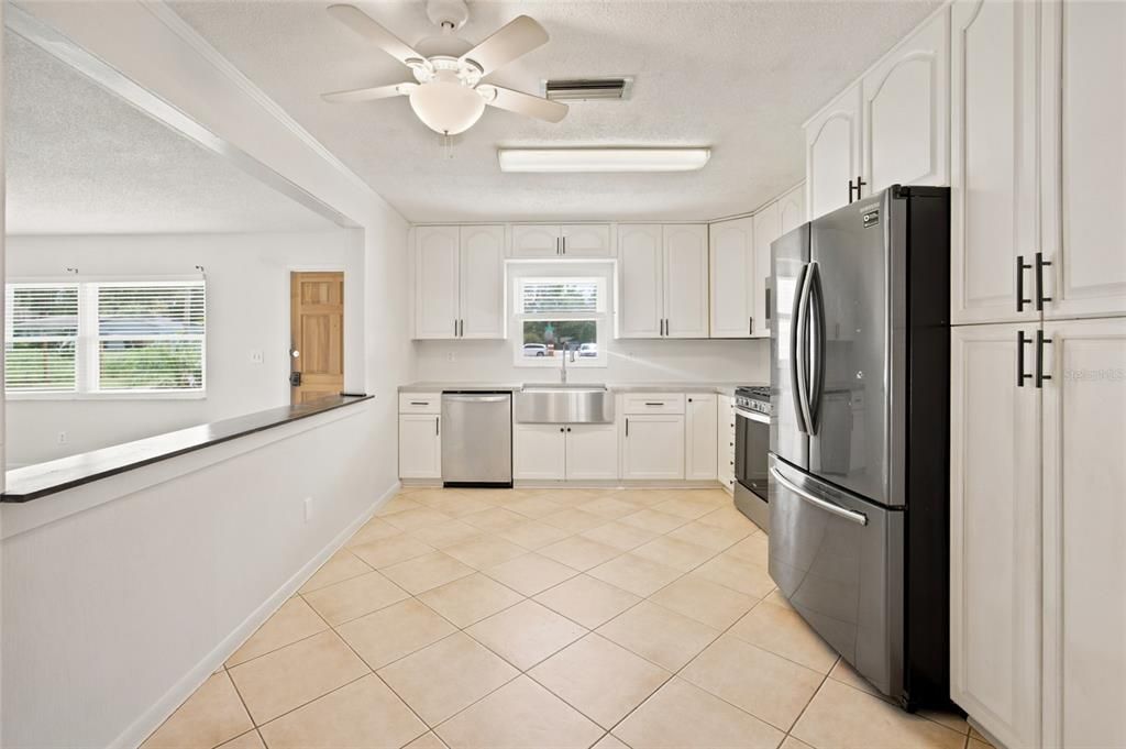For Sale: $314,900 (3 beds, 2 baths, 2026 Square Feet)