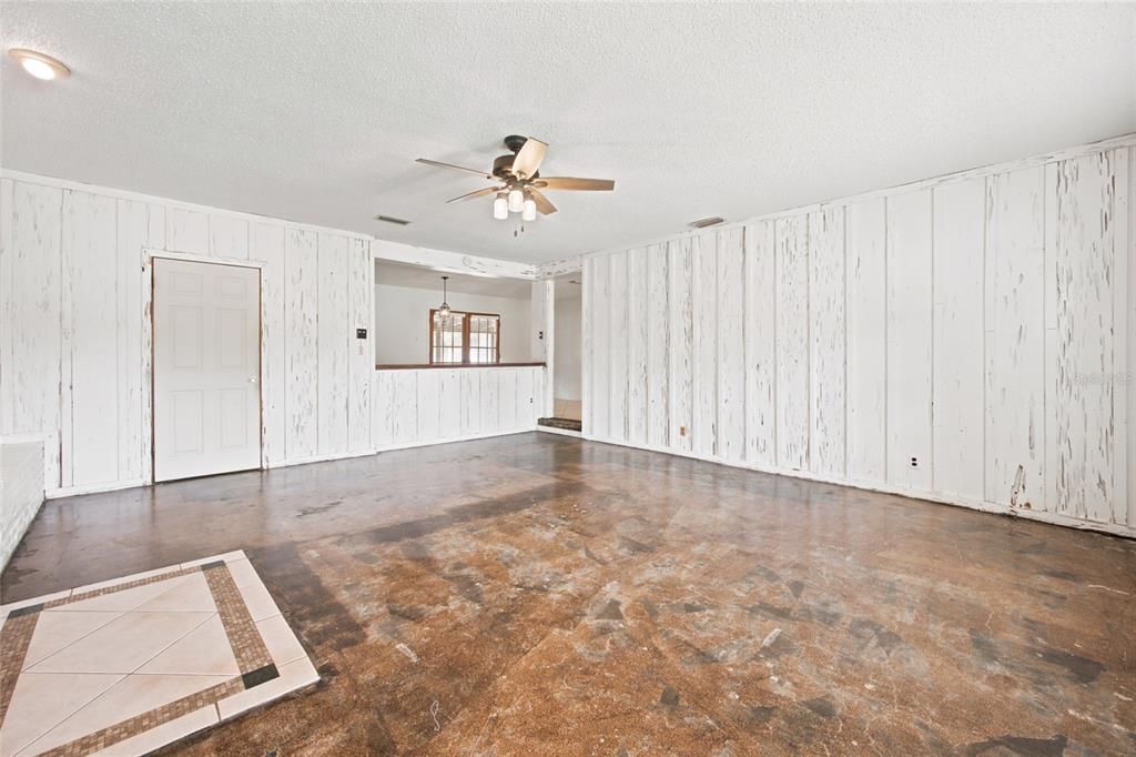 For Sale: $314,900 (3 beds, 2 baths, 2026 Square Feet)