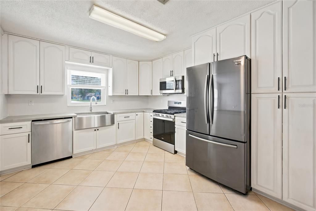 For Sale: $314,900 (3 beds, 2 baths, 2026 Square Feet)