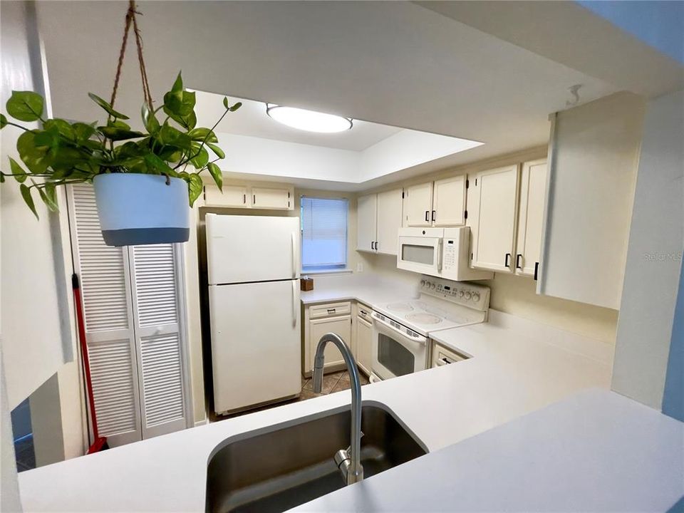 В аренду: $1,800 (2 спален, 2 ванн, 1002 Квадратных фут)