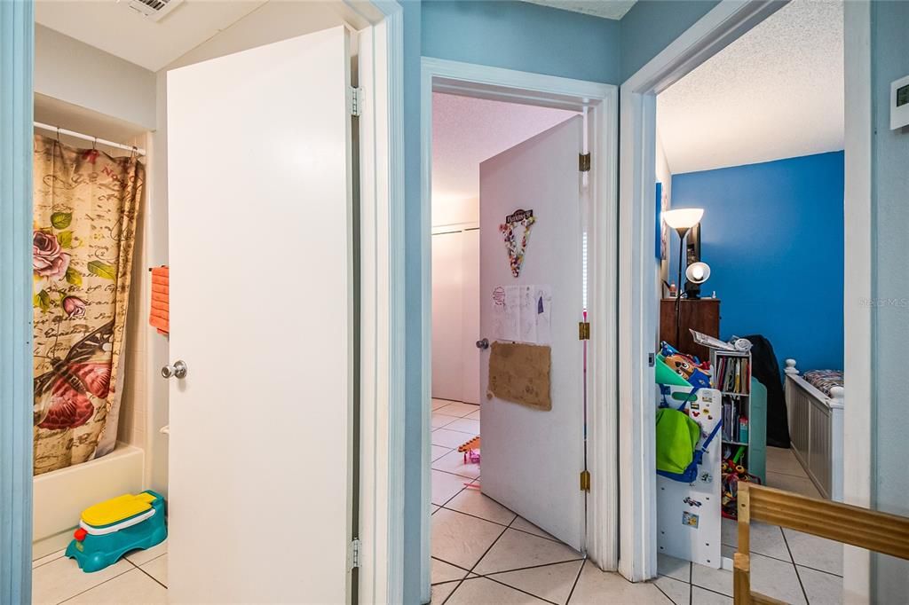 На продажу: $259,900 (2 спален, 2 ванн, 1116 Квадратных фут)