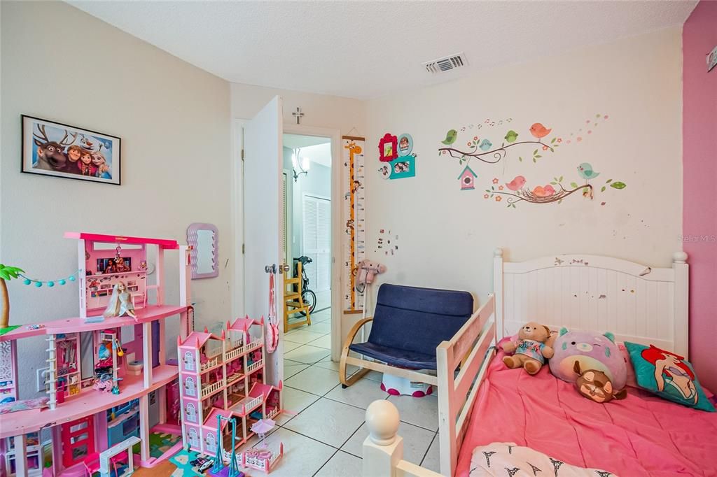 На продажу: $259,900 (2 спален, 2 ванн, 1116 Квадратных фут)