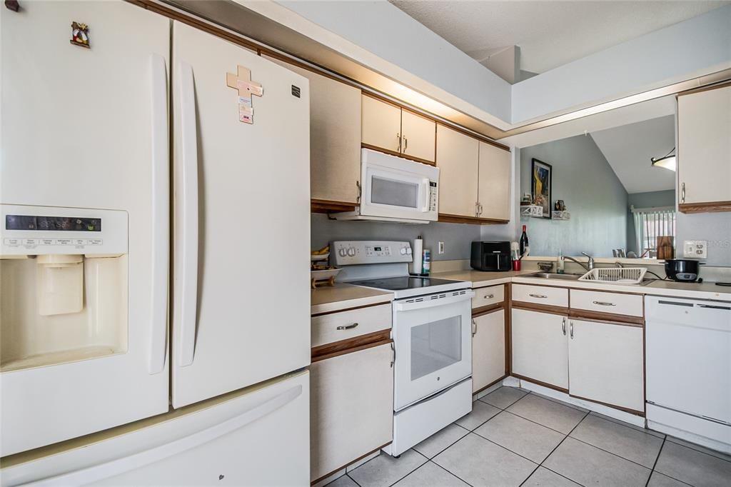На продажу: $259,900 (2 спален, 2 ванн, 1116 Квадратных фут)