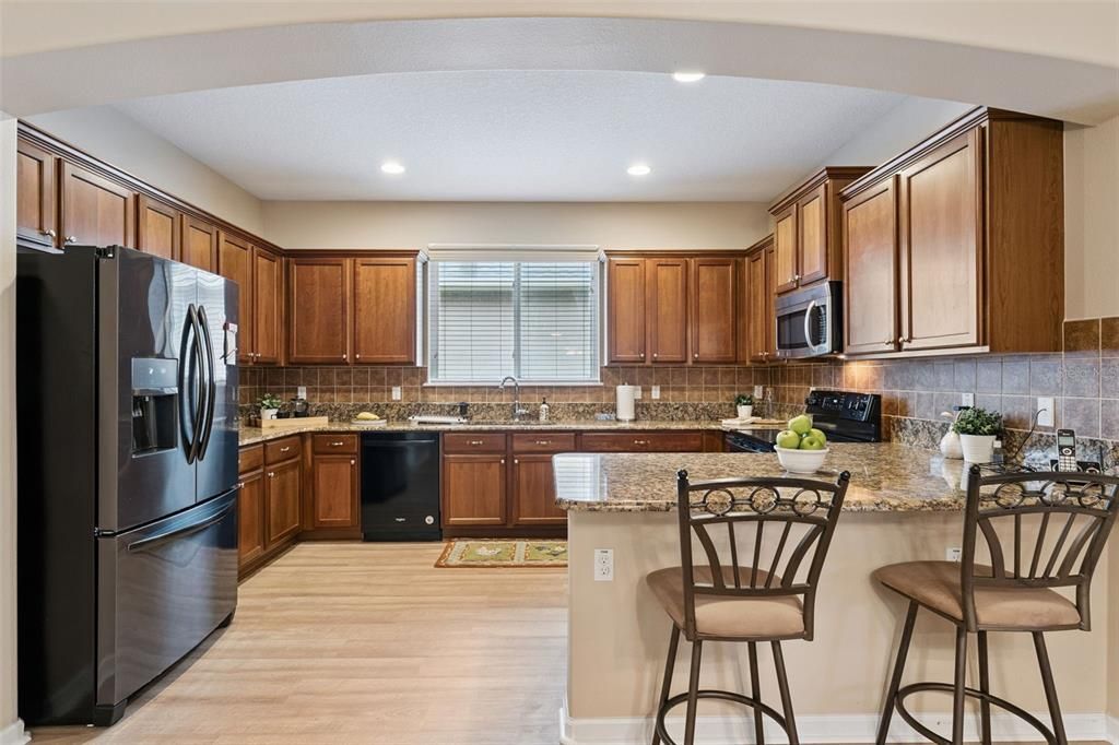 For Sale: $399,900 (2 beds, 2 baths, 1839 Square Feet)