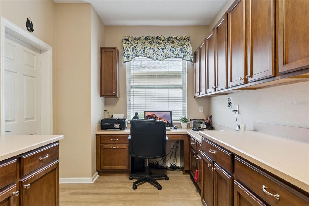 For Sale: $399,900 (2 beds, 2 baths, 1839 Square Feet)