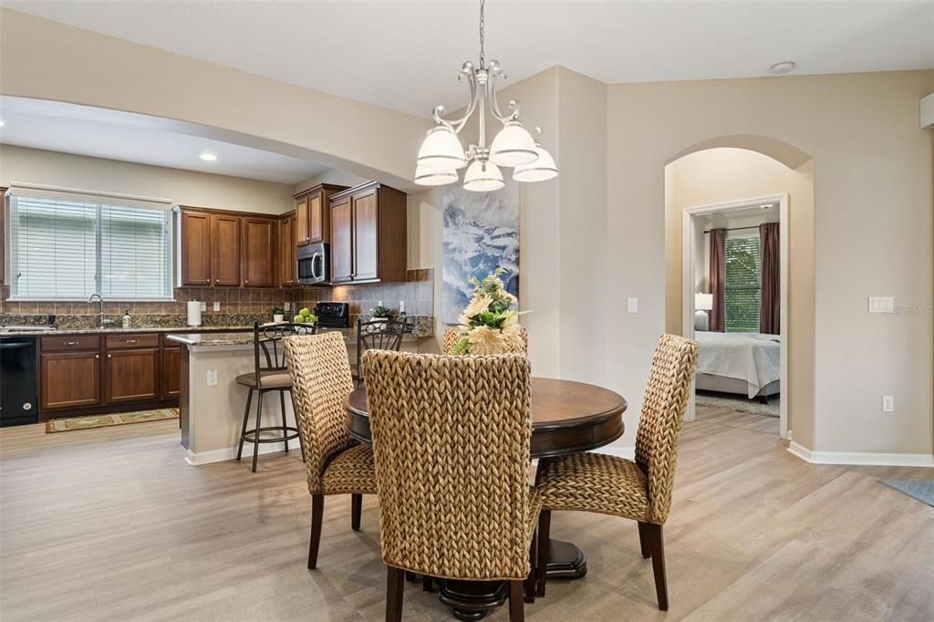 For Sale: $399,900 (2 beds, 2 baths, 1839 Square Feet)