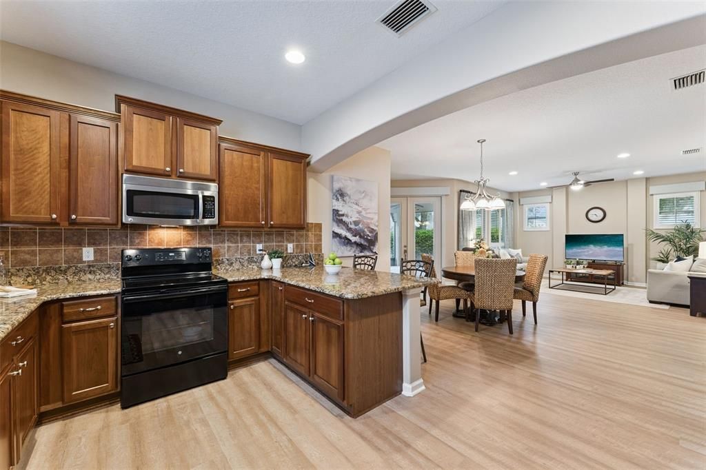 For Sale: $399,900 (2 beds, 2 baths, 1839 Square Feet)