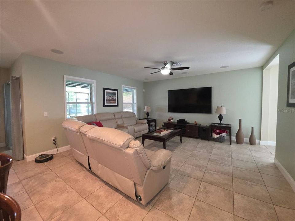For Rent: $3,000 (4 beds, 2 baths, 2328 Square Feet)