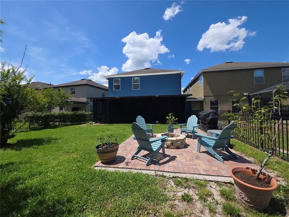 For Rent: $3,000 (4 beds, 2 baths, 2328 Square Feet)