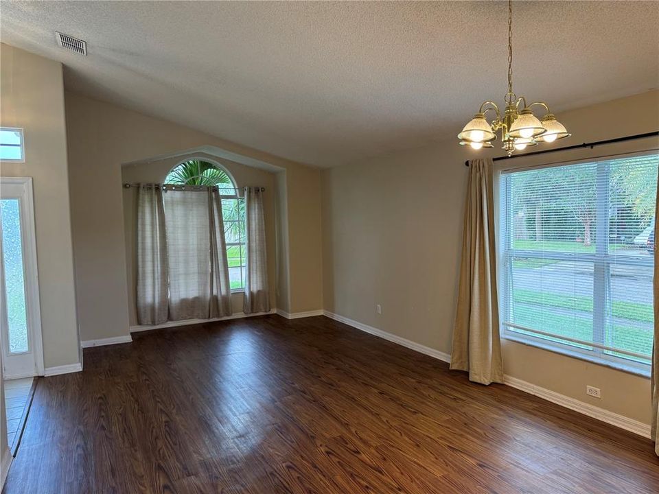 For Rent: $2,200 (3 beds, 2 baths, 1844 Square Feet)