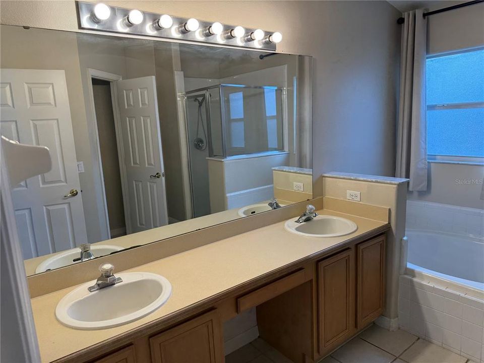 For Rent: $2,200 (3 beds, 2 baths, 1844 Square Feet)