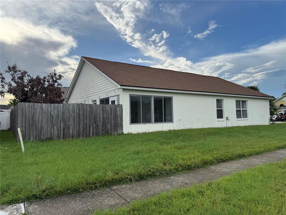 For Rent: $2,200 (3 beds, 2 baths, 1844 Square Feet)