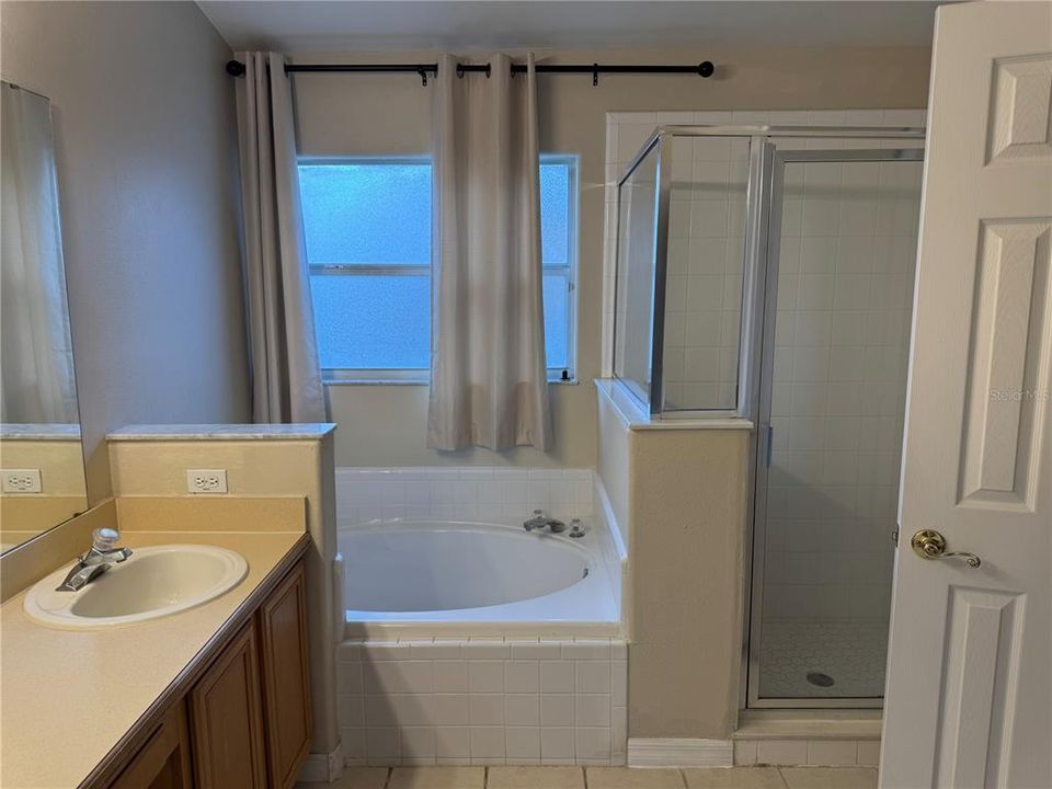 For Rent: $2,200 (3 beds, 2 baths, 1844 Square Feet)