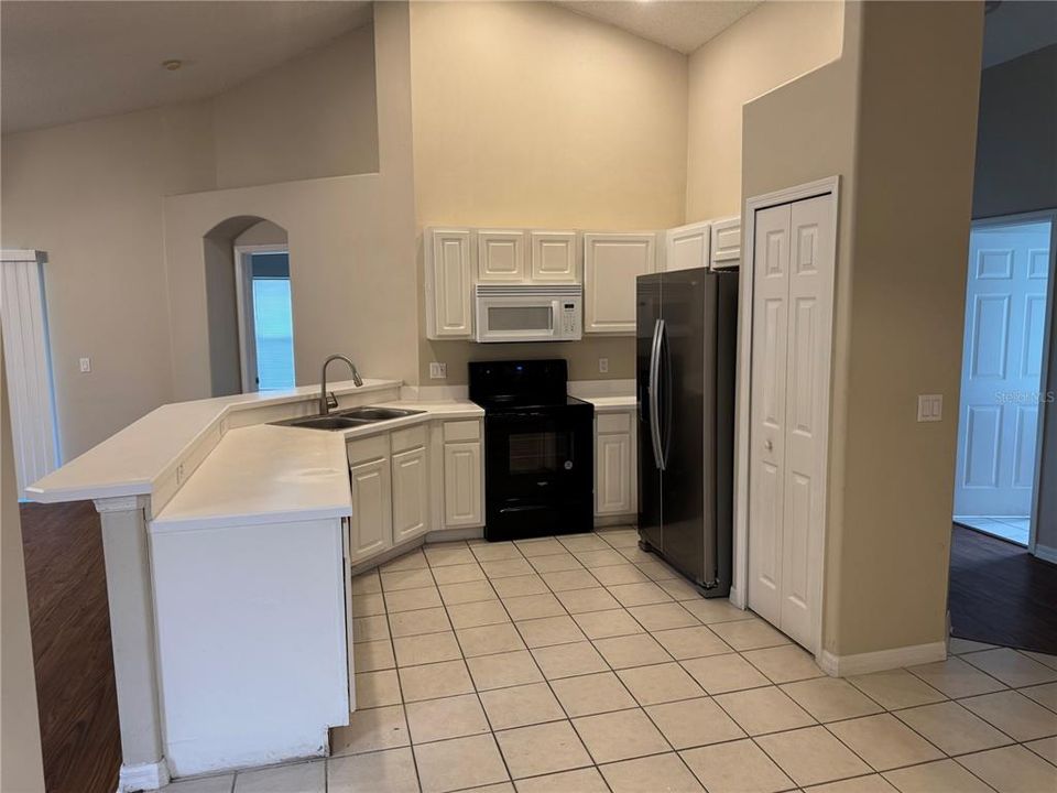 For Rent: $2,200 (3 beds, 2 baths, 1844 Square Feet)