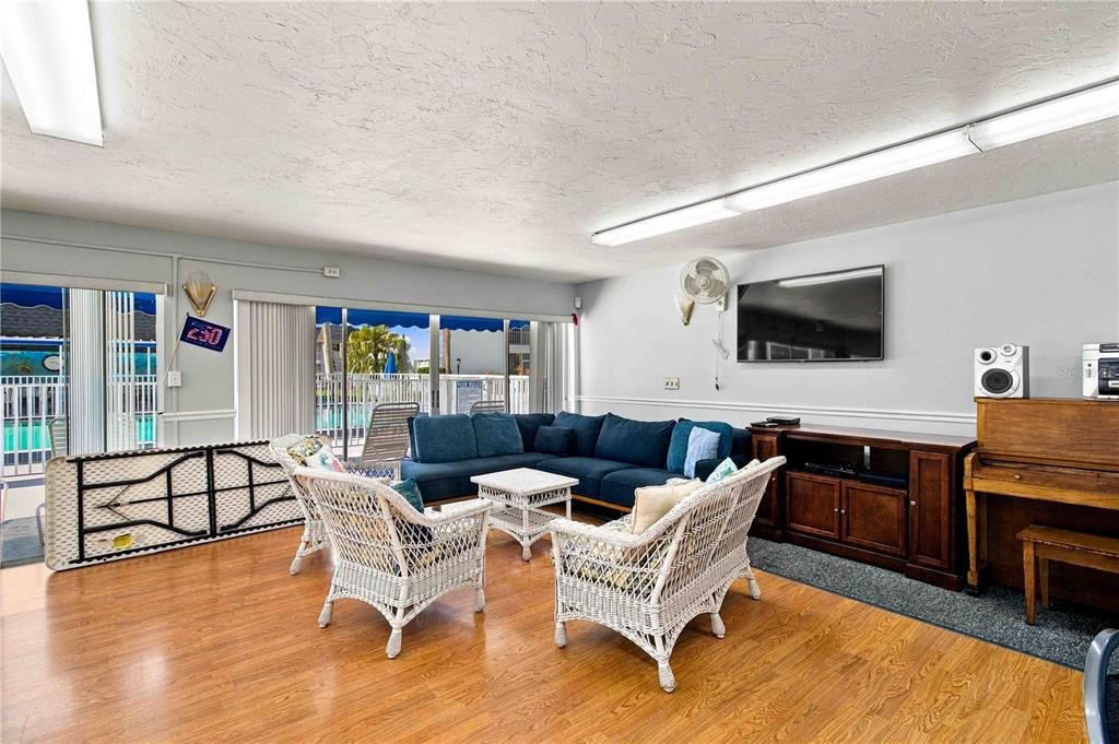 For Sale: $89,800 (1 beds, 1 baths, 850 Square Feet)