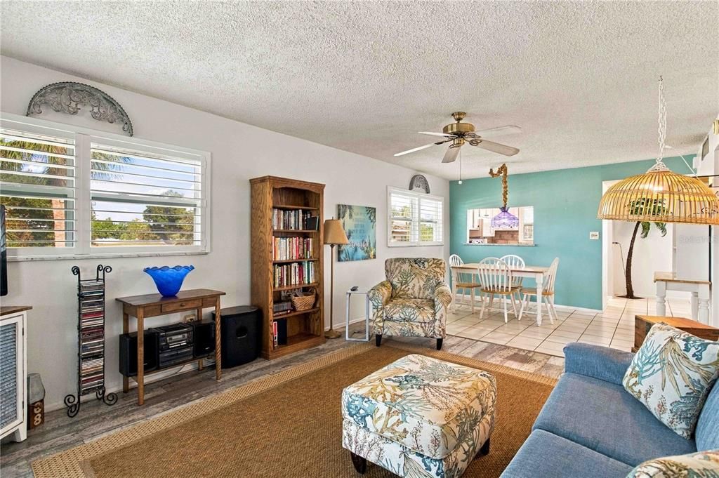 For Sale: $89,800 (1 beds, 1 baths, 850 Square Feet)