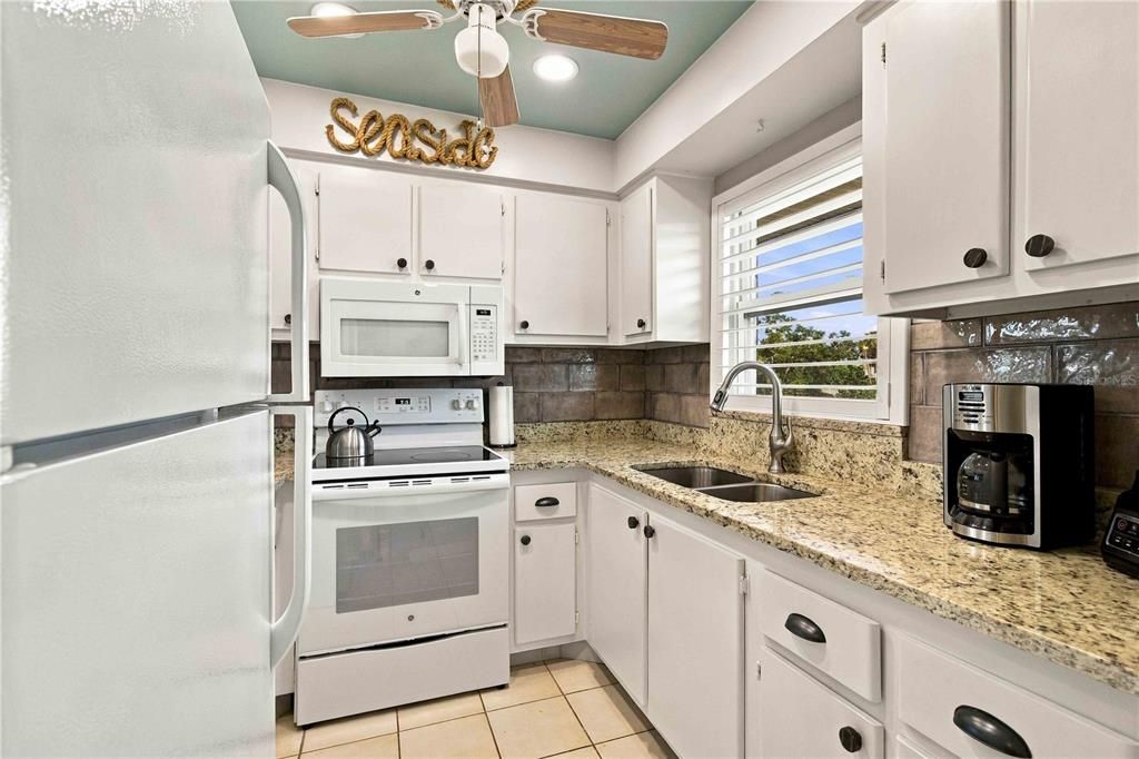 For Sale: $89,800 (1 beds, 1 baths, 850 Square Feet)