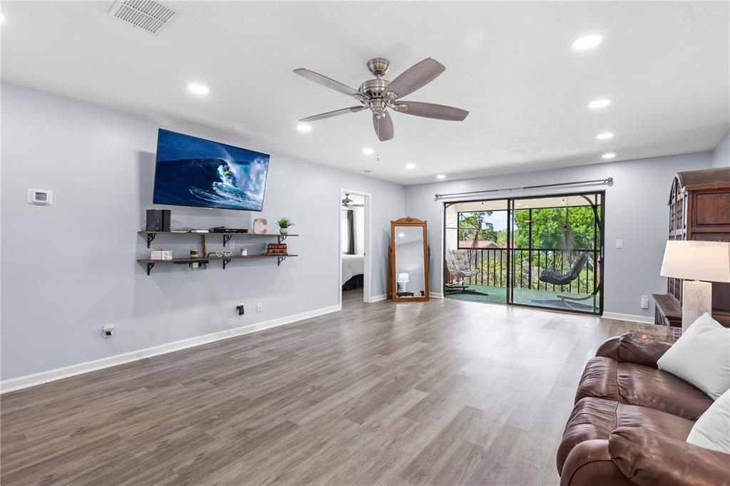 For Rent: $1,900 (2 beds, 2 baths, 1090 Square Feet)