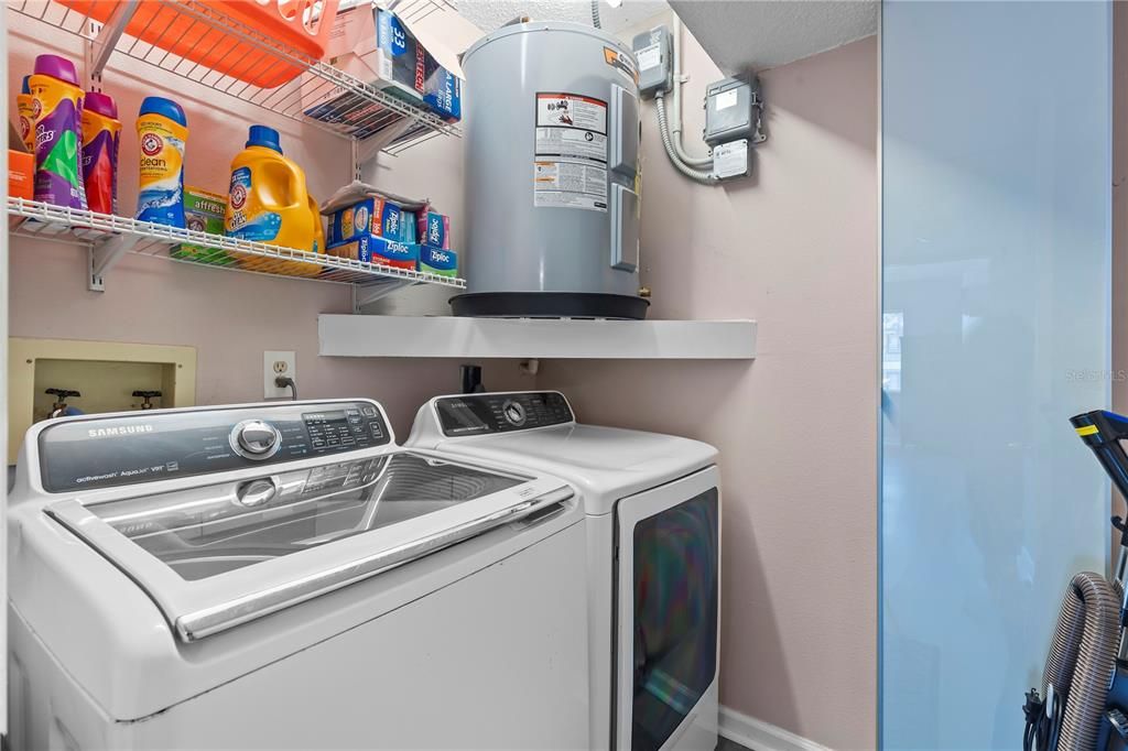 For Rent: $1,900 (2 beds, 2 baths, 1090 Square Feet)
