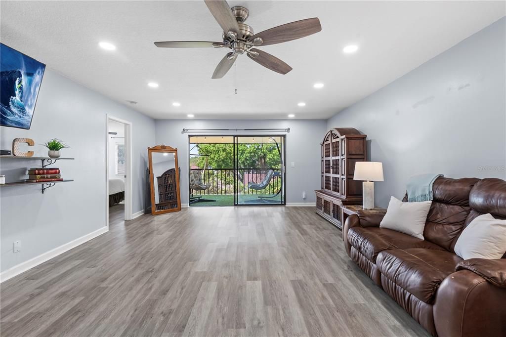 For Rent: $1,900 (2 beds, 2 baths, 1090 Square Feet)