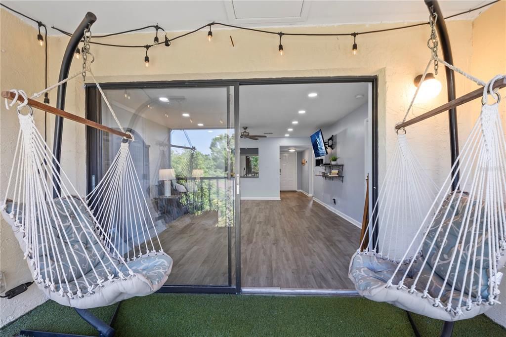For Rent: $1,900 (2 beds, 2 baths, 1090 Square Feet)