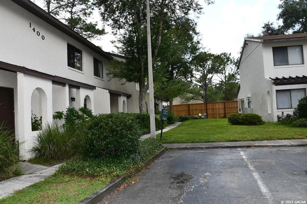 For Rent: $1,350 (2 beds, 1 baths, 900 Square Feet)