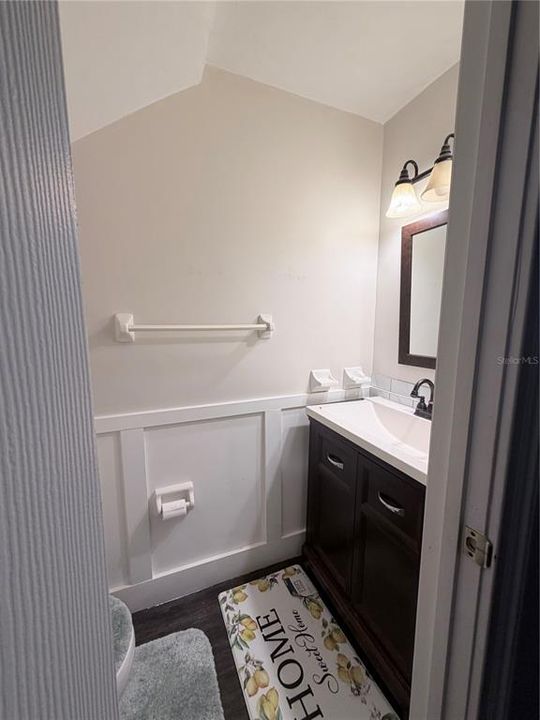 For Rent: $1,350 (2 beds, 1 baths, 900 Square Feet)