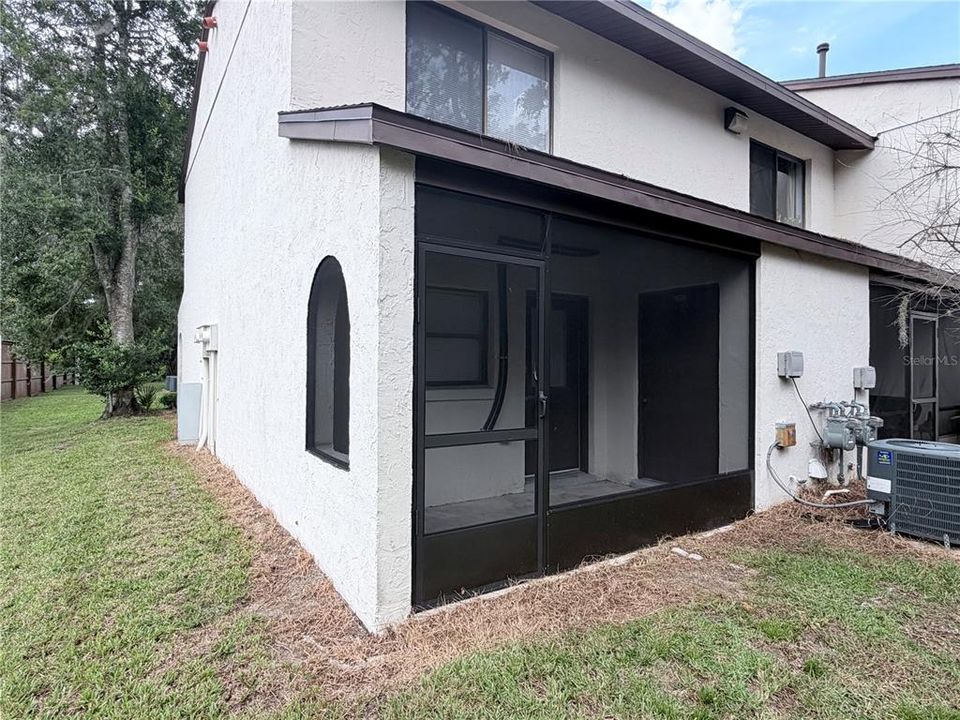 For Rent: $1,350 (2 beds, 1 baths, 900 Square Feet)