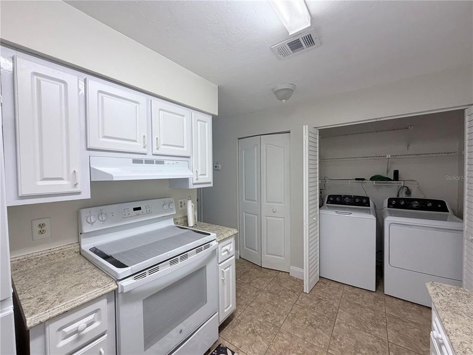 For Rent: $1,350 (2 beds, 1 baths, 900 Square Feet)