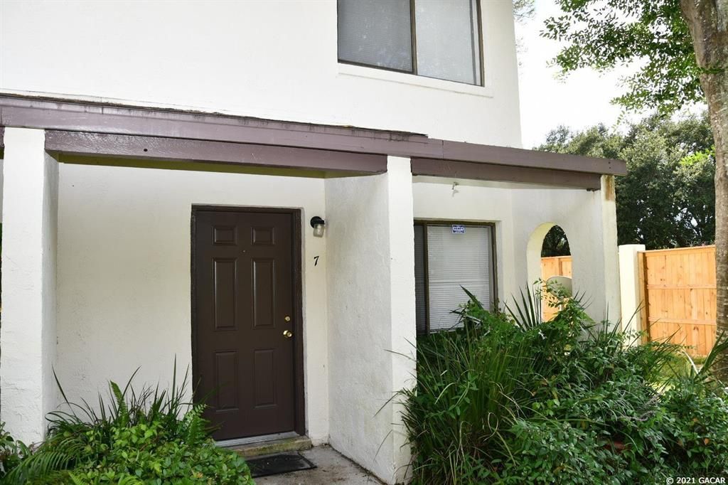 For Rent: $1,350 (2 beds, 1 baths, 900 Square Feet)