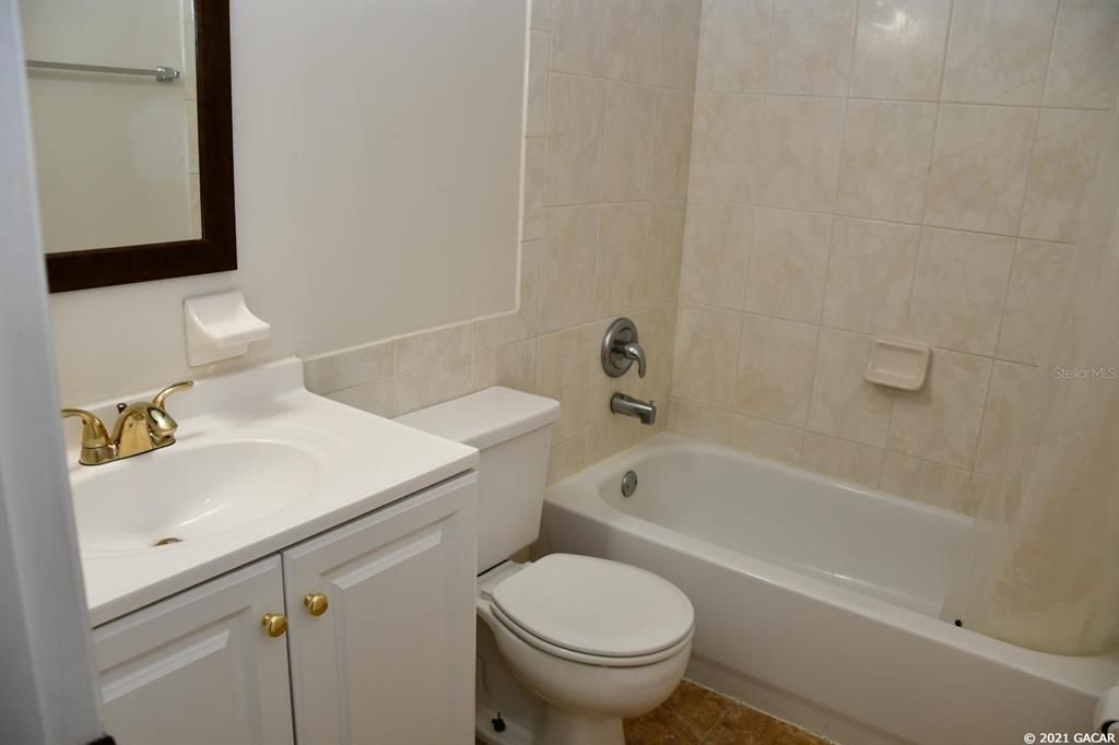 For Rent: $1,350 (2 beds, 1 baths, 900 Square Feet)