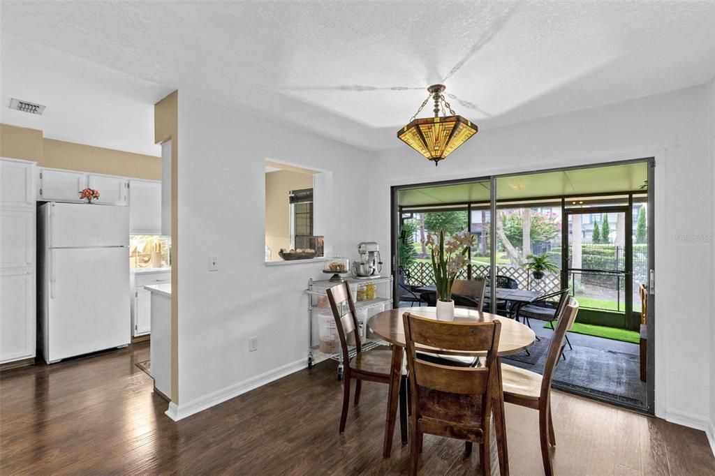 For Sale: $250,000 (2 beds, 2 baths, 1335 Square Feet)