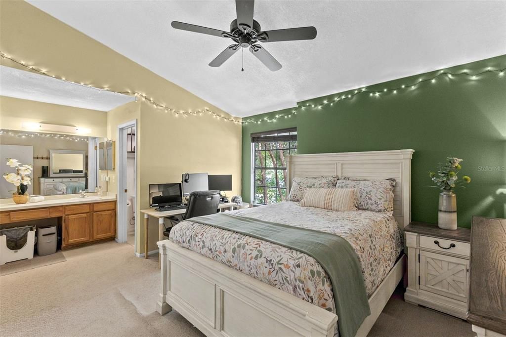 For Sale: $250,000 (2 beds, 2 baths, 1335 Square Feet)