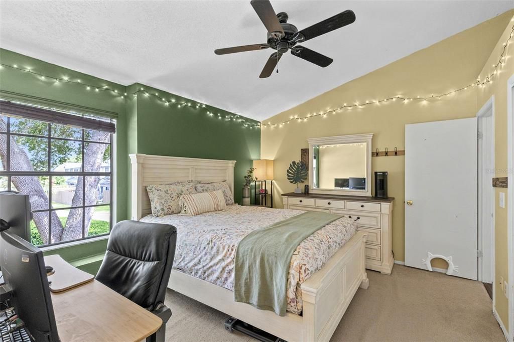 For Sale: $250,000 (2 beds, 2 baths, 1335 Square Feet)