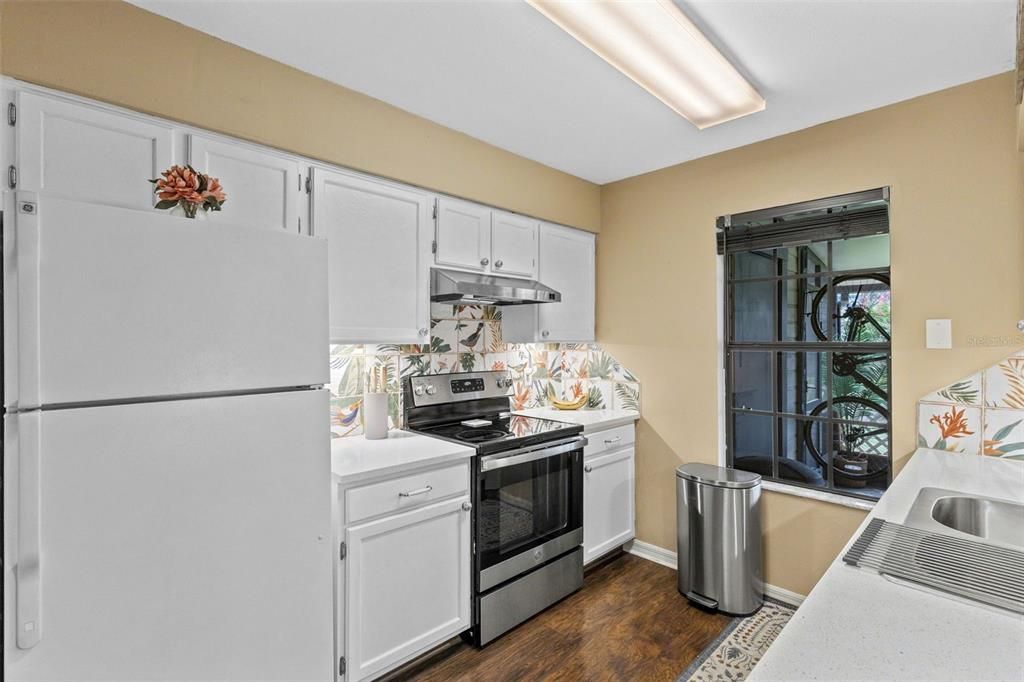 For Sale: $250,000 (2 beds, 2 baths, 1335 Square Feet)
