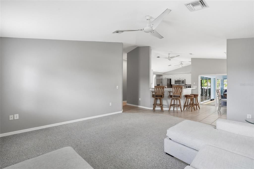 For Sale: $389,900 (3 beds, 2 baths, 1999 Square Feet)