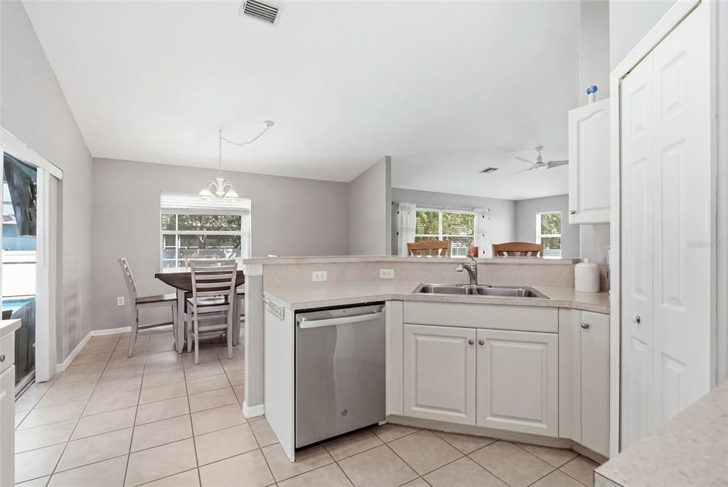 For Sale: $389,900 (3 beds, 2 baths, 1999 Square Feet)