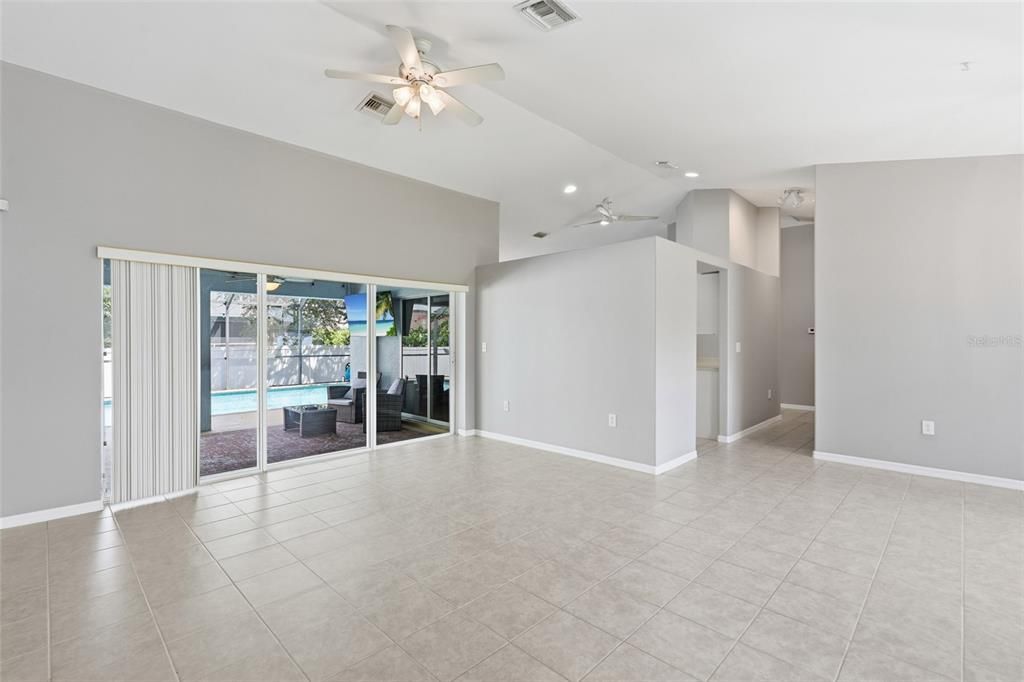 For Sale: $389,900 (3 beds, 2 baths, 1999 Square Feet)