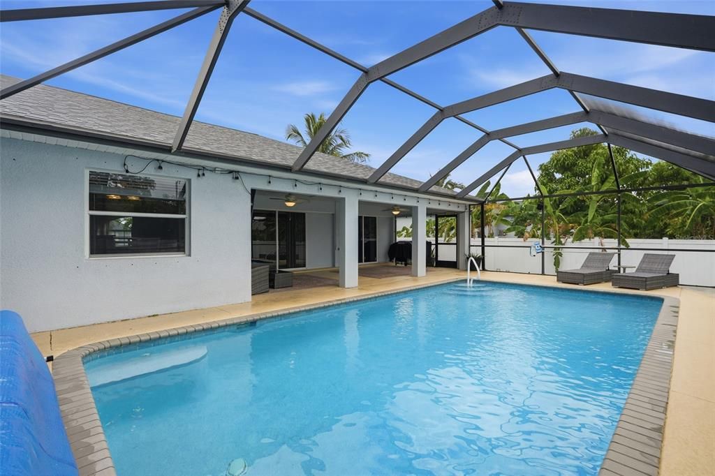 For Sale: $389,900 (3 beds, 2 baths, 1999 Square Feet)