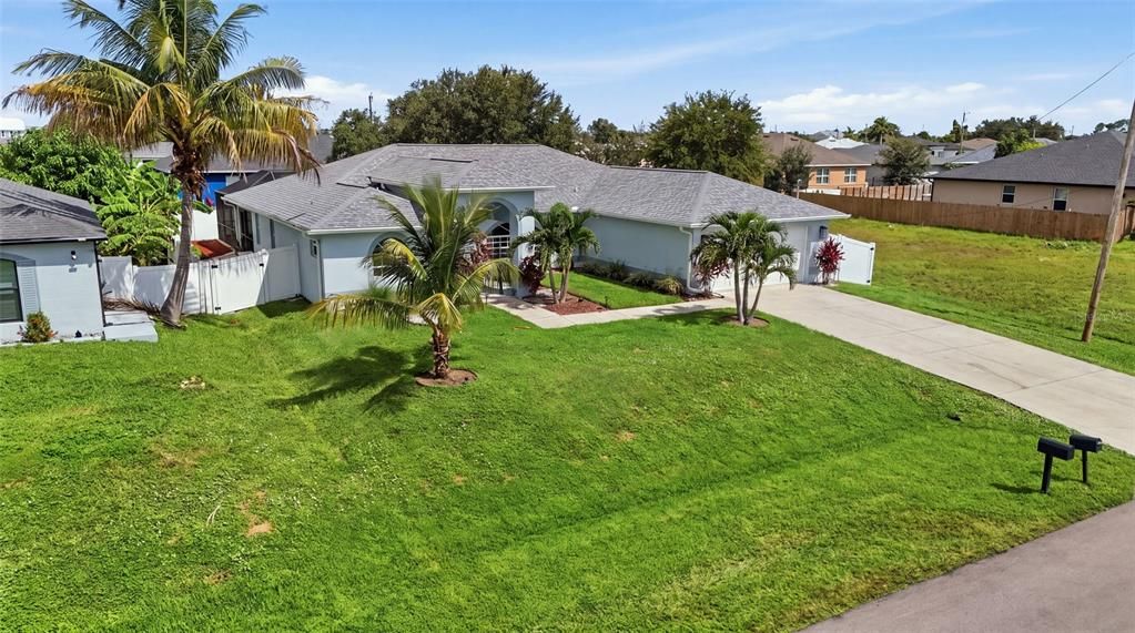 For Sale: $389,900 (3 beds, 2 baths, 1999 Square Feet)