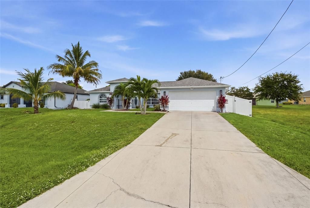 For Sale: $389,900 (3 beds, 2 baths, 1999 Square Feet)