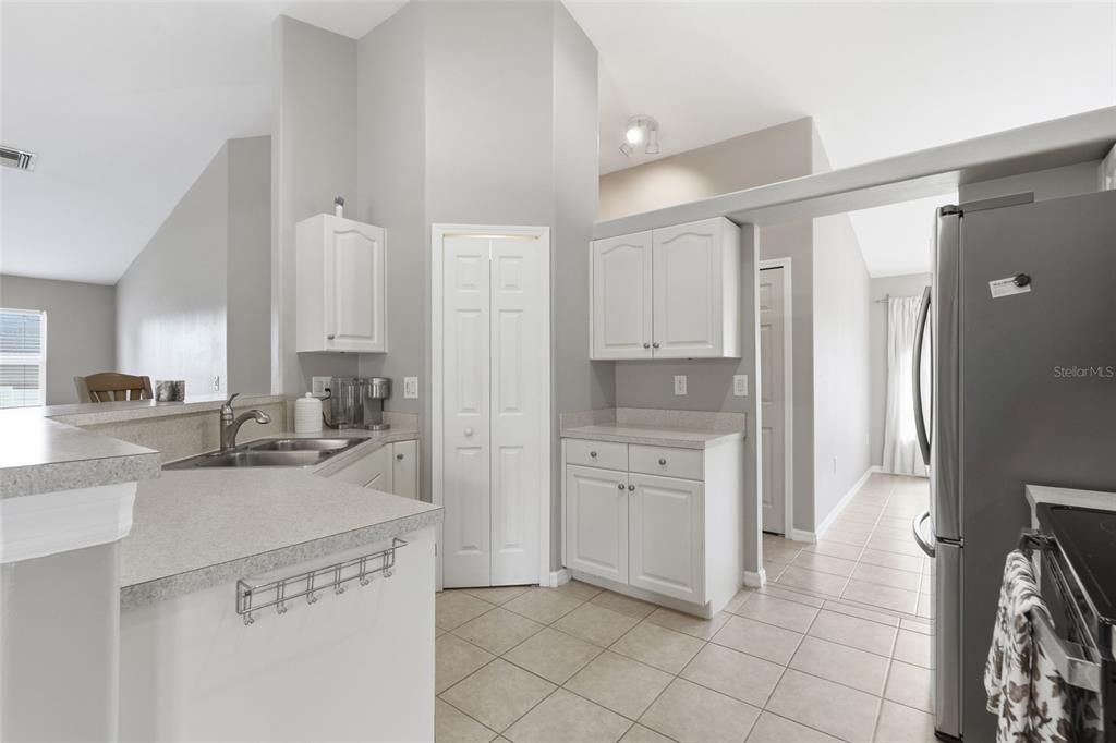 For Sale: $389,900 (3 beds, 2 baths, 1999 Square Feet)