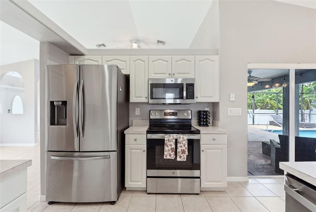 For Sale: $389,900 (3 beds, 2 baths, 1999 Square Feet)