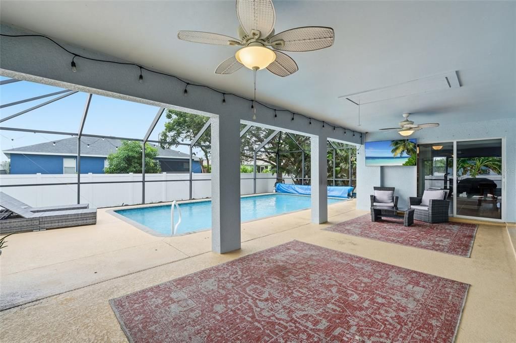 For Sale: $389,900 (3 beds, 2 baths, 1999 Square Feet)