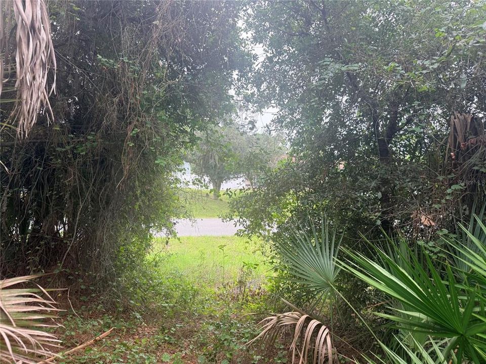 На продажу: $28,000 (0.28 acres)