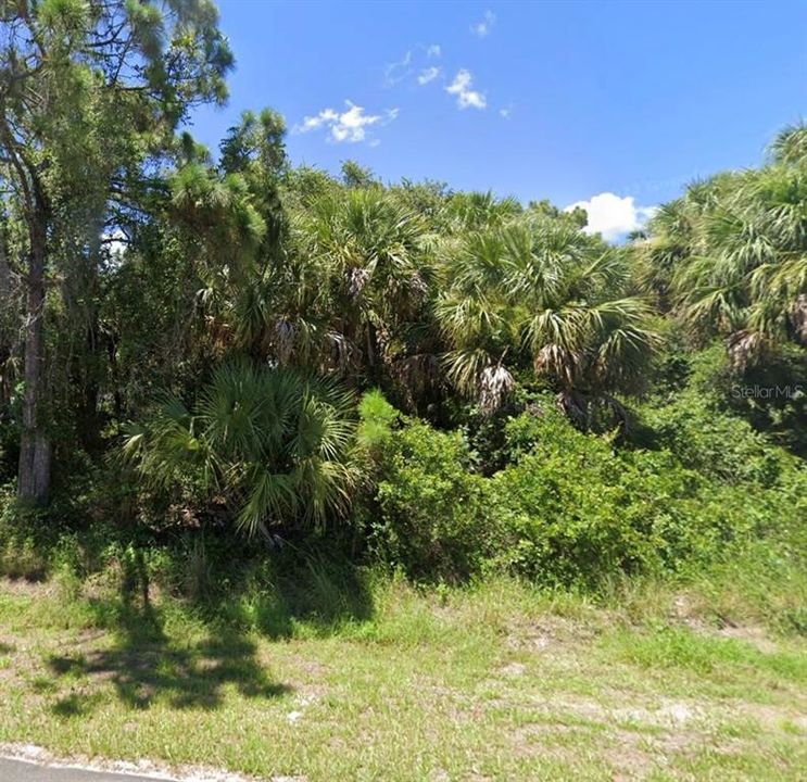 На продажу: $28,000 (0.28 acres)
